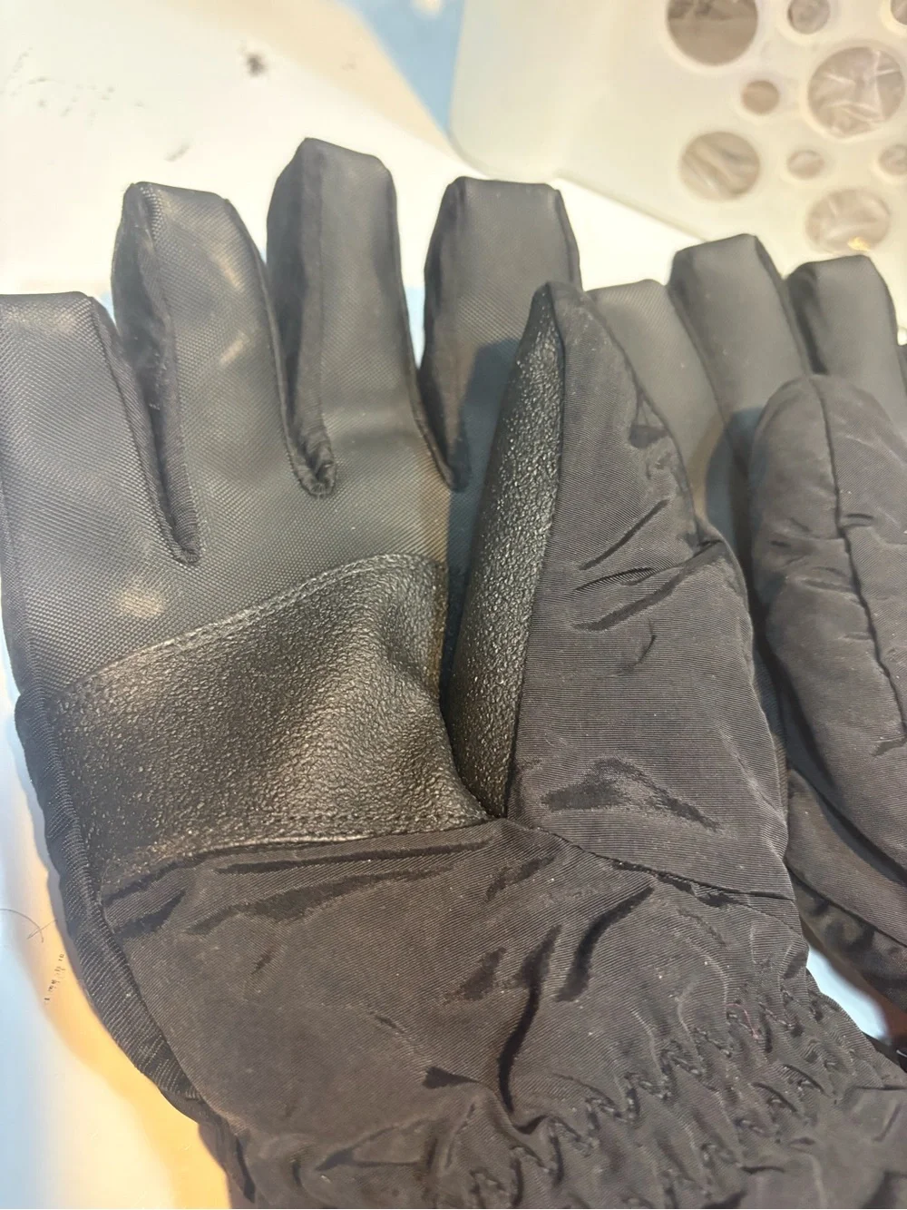black SCOTT gloves feature insulated thermal barriers cold weather protection